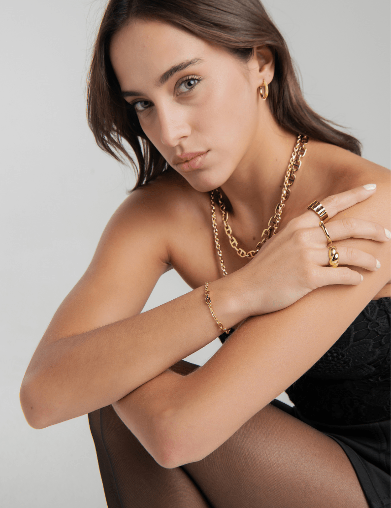 18K Gold FAQ: Durability, Water, Scratches and Everyday Wear Explained - Abra Jewellery