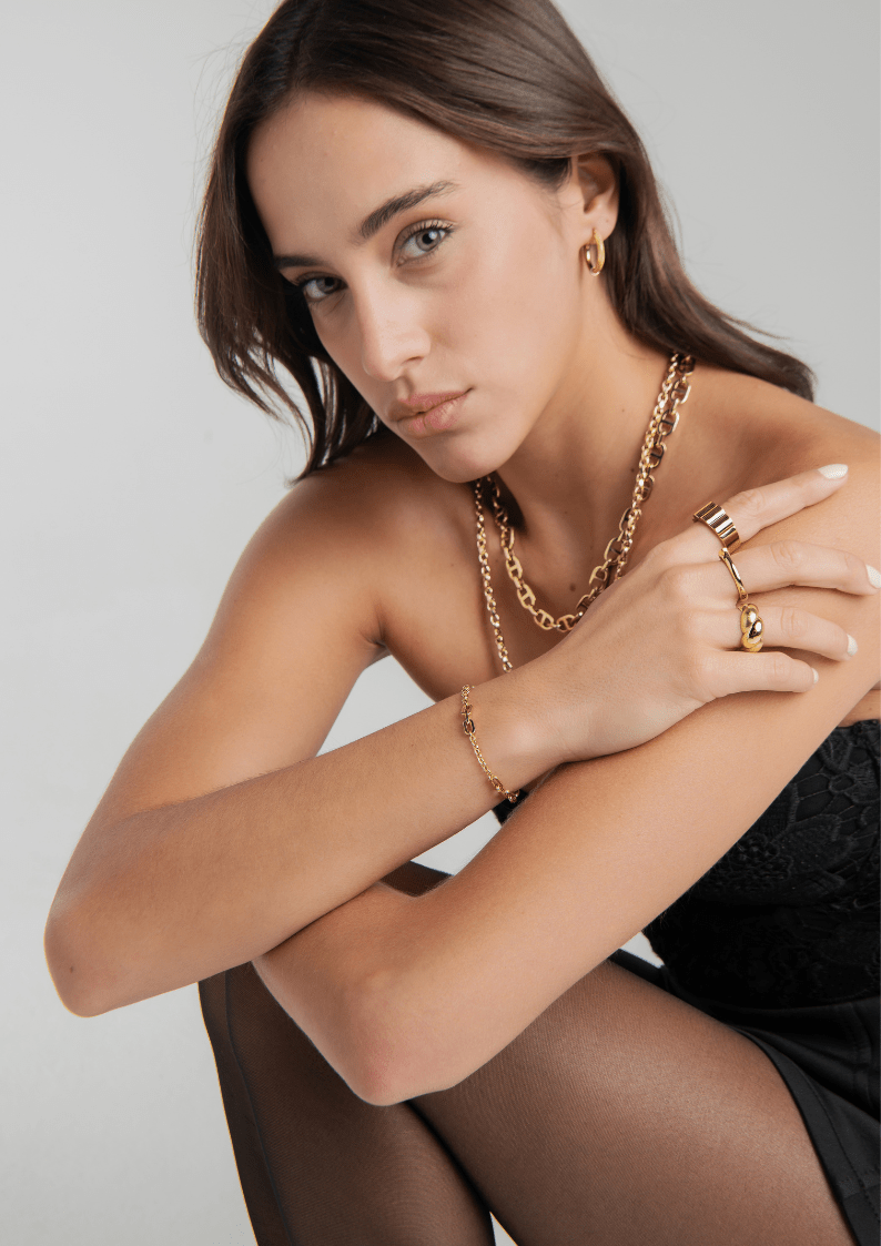 18K Gold FAQ: Durability, Water, Scratches and Everyday Wear Explained - Abra Jewellery